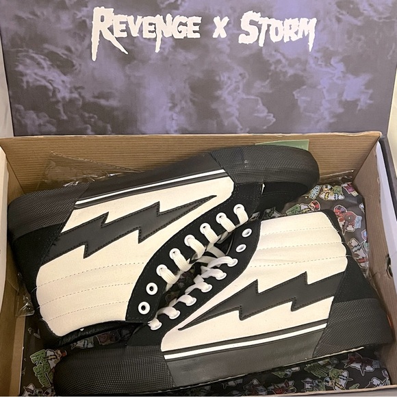 Revenge X Storm Size 10 New in Box high tops - Picture 2 of 11